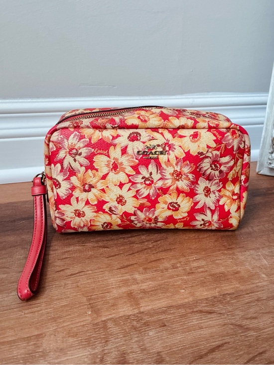 Coach Handbags - Coach Cosmetic Zipper Pouch With Wristlet Strap, Vintage Daisy Print